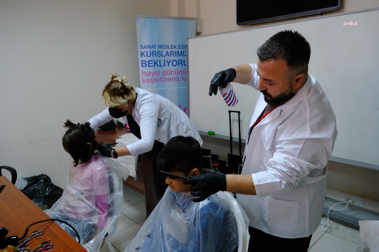 ESKİŞEHİR BÜYÜKŞEHİR BELEDİYESİ’NİN ÜCRETSİZ SAÇ KESİMİ PROJESİ İLGİ GÖRÜYOR