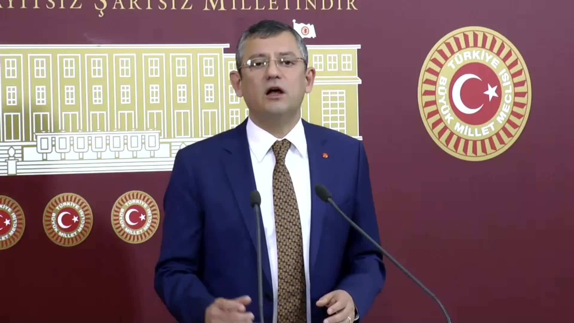 ÖZGÜR ÖZEL: İŞSİZLİK FONUNDAN ELLERİNİ ÇEKSİNLER