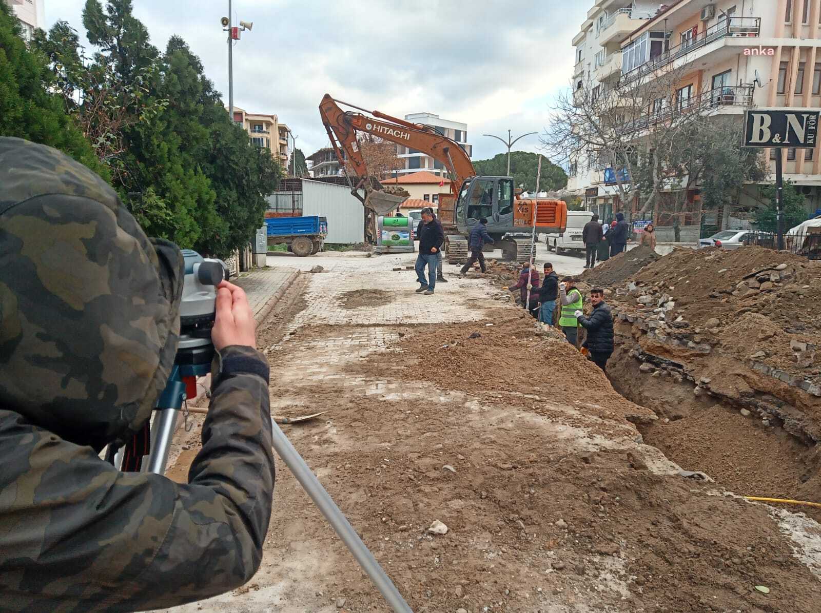 Edremit'te yağmur suyu hattı çalışmaları devam ediyor