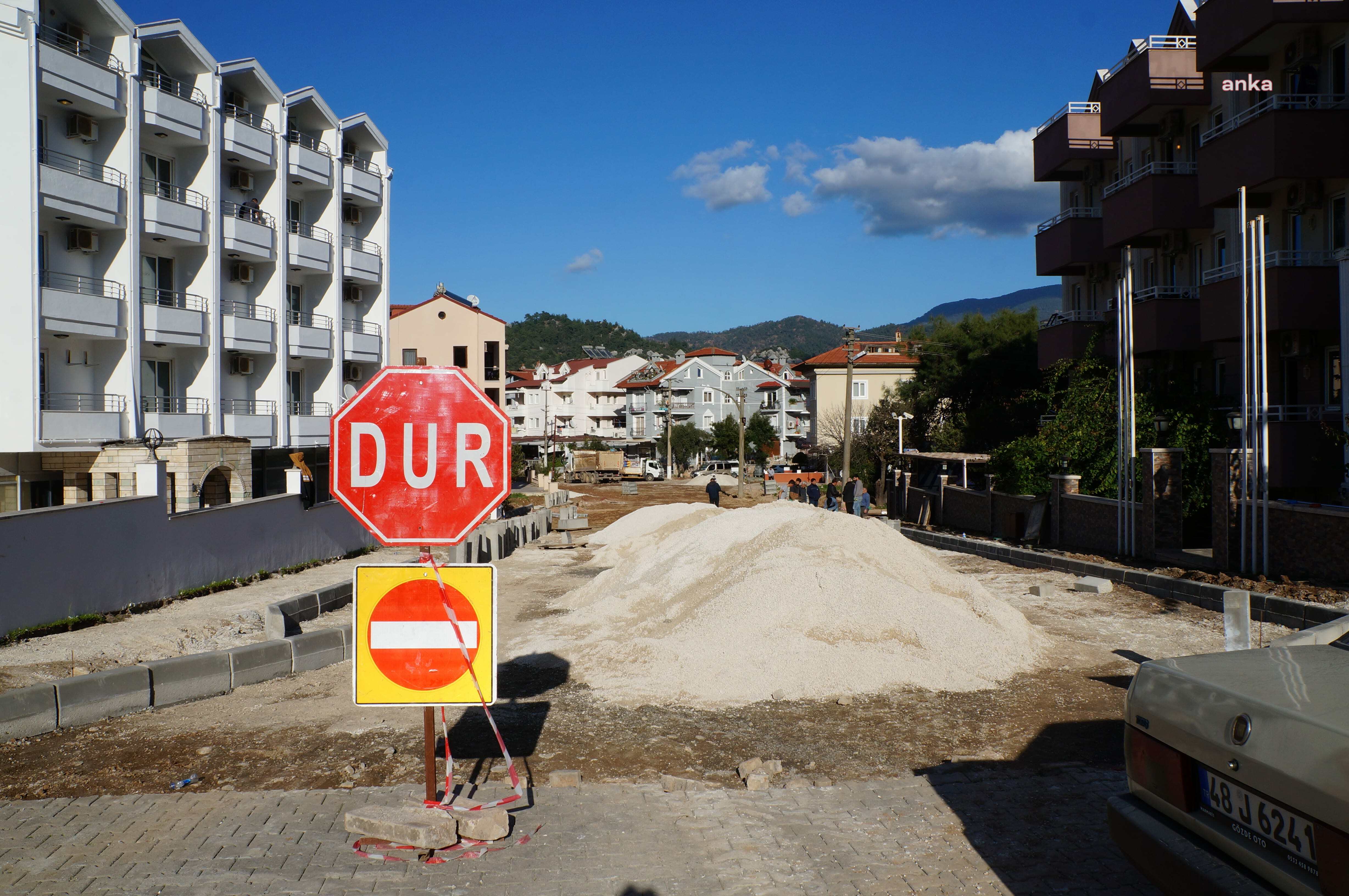 MARMARİS BELEDİYESİ, MEHMET AKİF ERSOY CADDESİ'Nİ YENİLİYOR