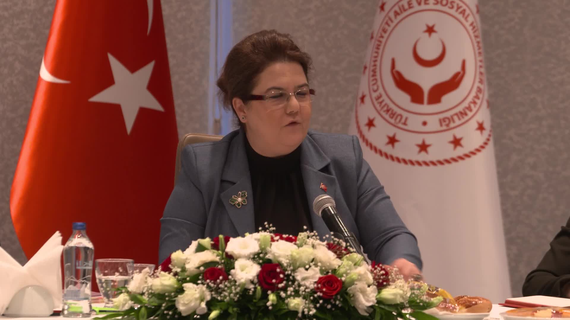 AİLE BAKANI DERYA YANIK'TAN H.K.G. AÇIKLAMASI: "BİZİM BU SÜREÇTE YAPACAĞIMIZ TEK ŞEY O ARKADAŞIN GİZLİLİĞİNİ VE CAN GÜVENLİĞİNİ SAĞLAMAKTIR"