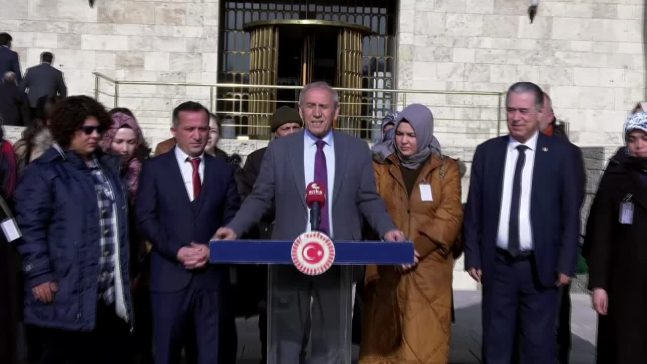 ÜCRETLİ ÖĞRETMENLER SORUNLARINI MECLİS'TE ANLATTI: "ASGARİ ÜCRETİN ALTINDA MAAŞ İLE GEÇİNMEYE ÇALIŞIYORUZ"