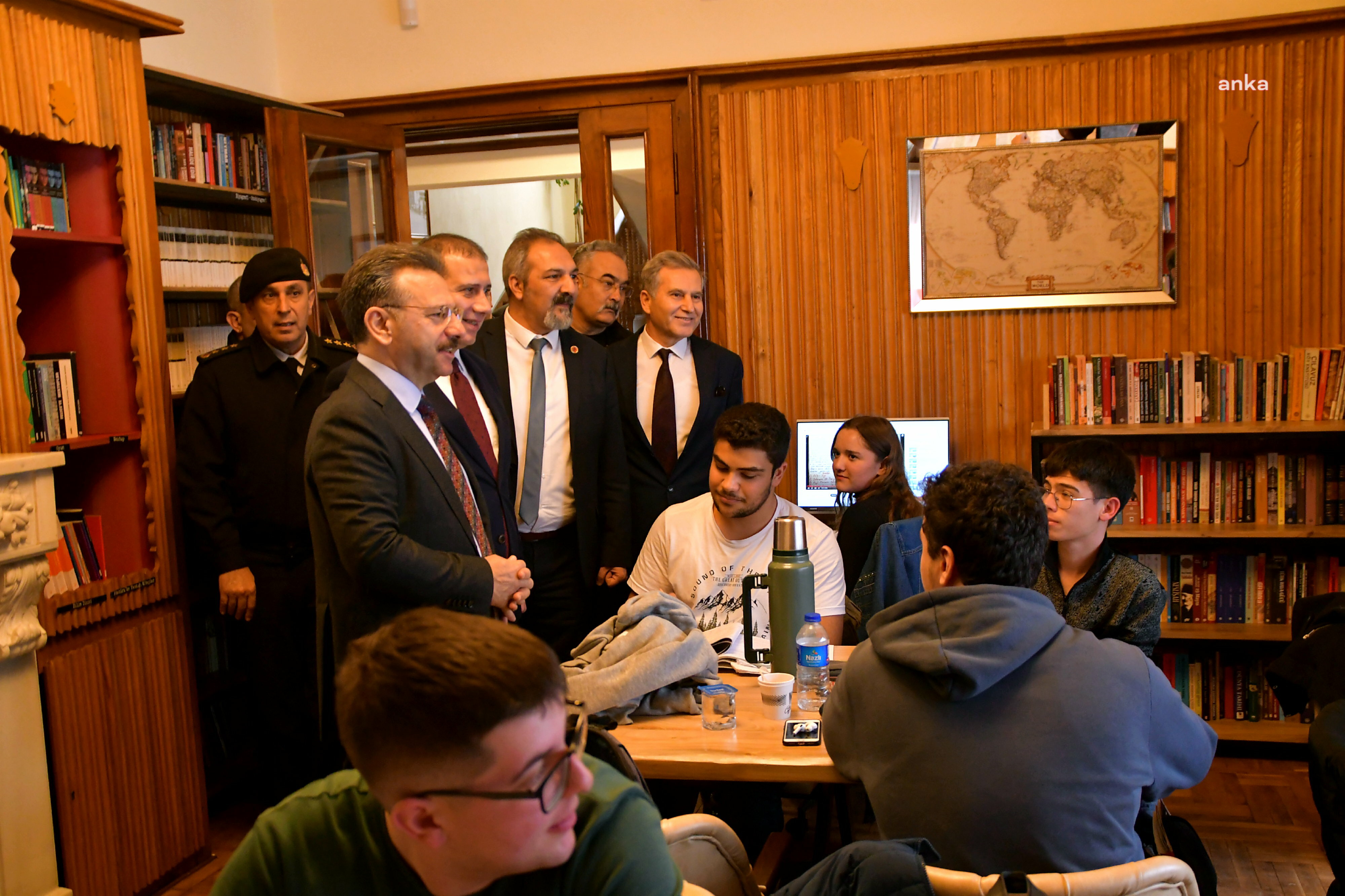 AYDIN VALİSİ AKSOY’DAN SÖKE BELEDİYESİ PROF. DR. İLBER ORTAYLI KİTABEVİ’NE ZİYARET