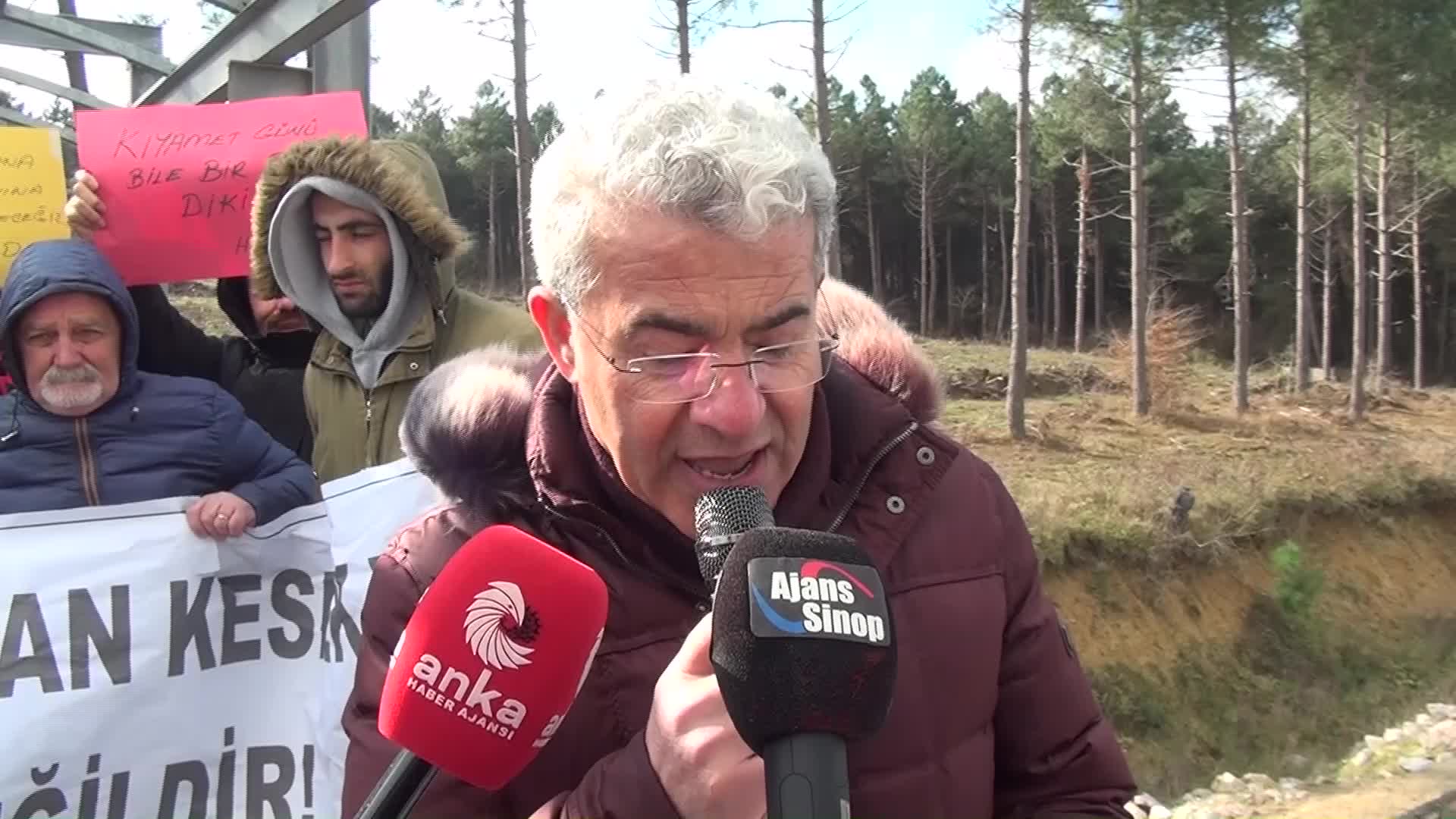 SİNOP ÜNİVERSİTESİ'NİN KENDİSİNE TAHSİS EDİLEN ORMANLIK ALANDAKİ AĞAÇLARI ‘KAMPÜS CAMİ’ PROJESİ İÇİN KESMESİ PROTESTO EDİLDİ