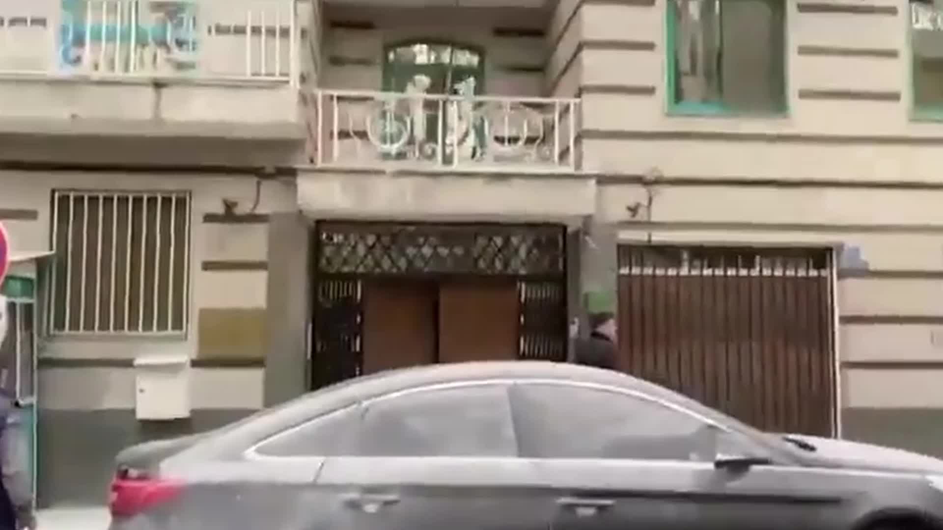 AZERBAYCAN’IN TAHRAN BÜYÜKELÇİLİĞİ’NE SİLAHLI SALDIRI DÜZENLENDİ