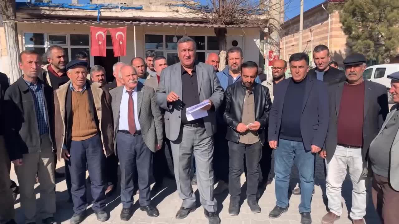 ÖMER FETHİ GÜRER: “SULAMA SUYUNU TEDAŞ’TAN ALAN ÇİFTÇİLER BORÇLARINI ÖDEYEMEDİKLERİ İÇİN ARAZİLERİNE EL KONUYOR”