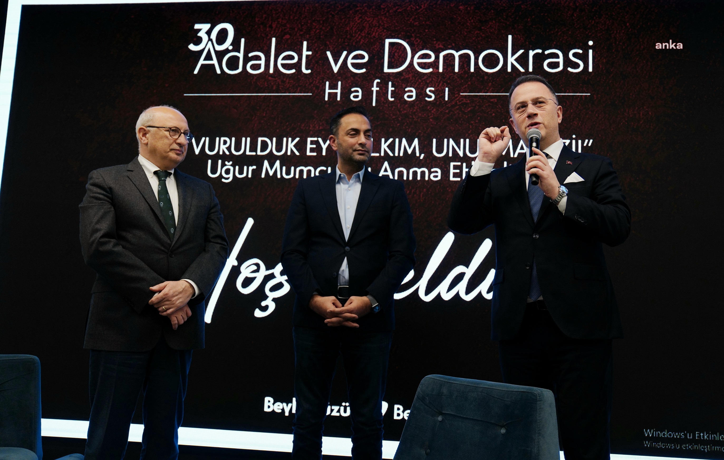 UĞUR MUMCU BEYLİKDÜZÜ’NDE, ‘VURULDUK EY HALKIM, UNUTMA BİZİ’ SÖYLEŞİSİYLE ANILDI