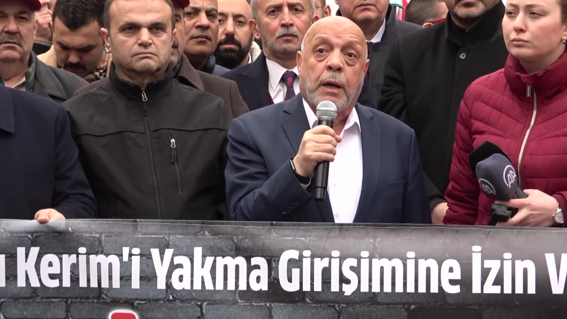 HAK İŞ’TEN İSVEÇ'İN ANKARA BÜYÜKELÇİLİĞİ'NE SİYAH ÇELENK