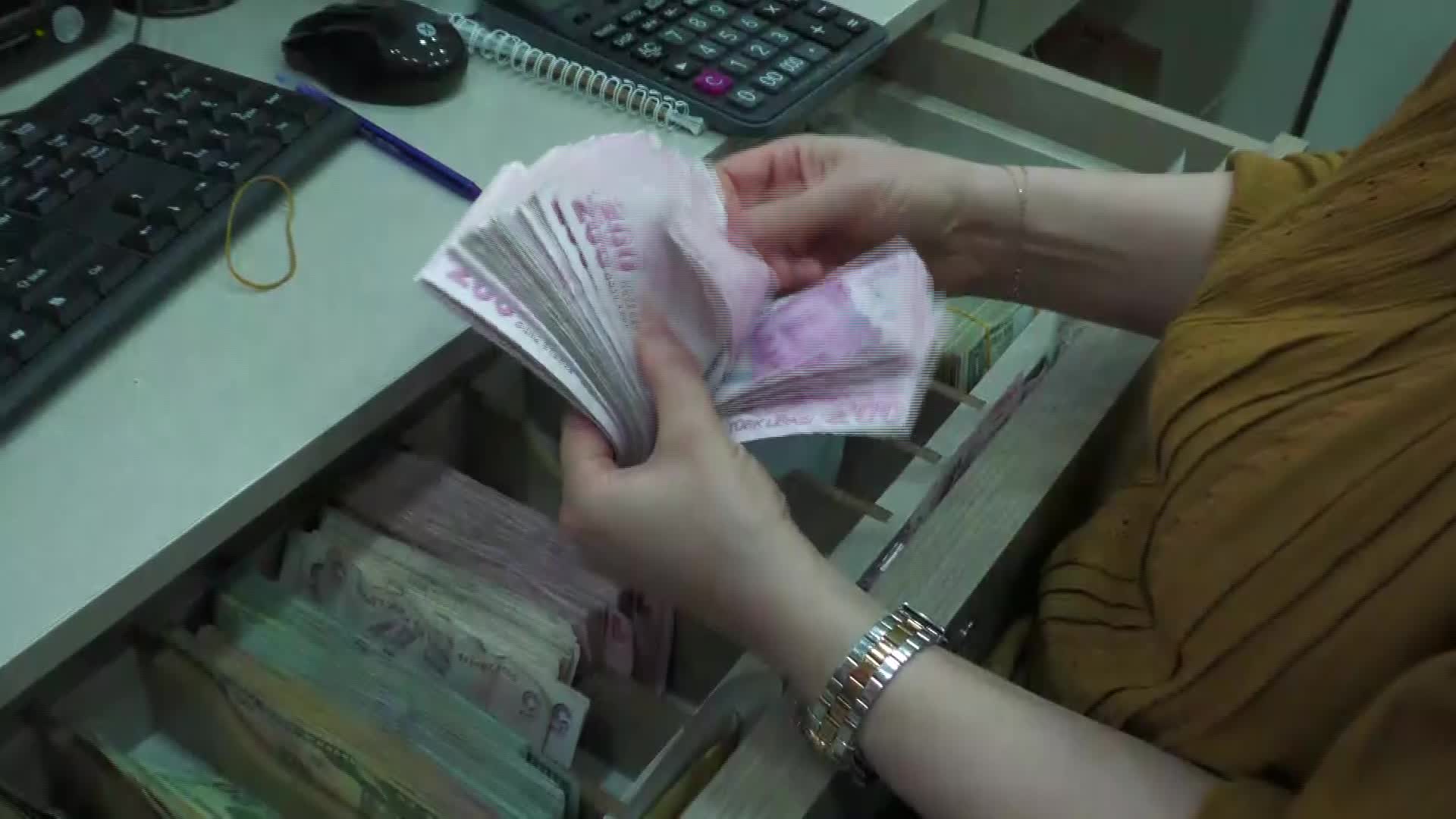 HAFTAYI EURO 20,46 TL, DOLAR 18,81 TL SEYİVEYİNDEN KAPATTI