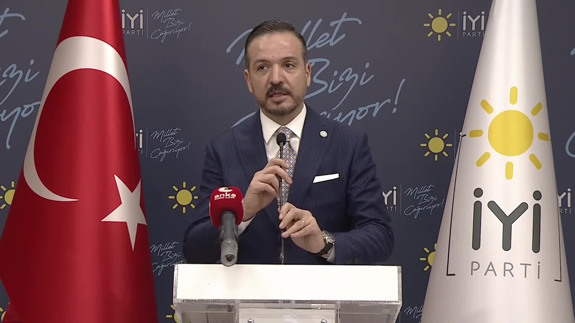 KÜRŞAD ZORLU’DAN, "ERDOĞAN'IN 3. KEZ ADAYLIĞI" AÇIKLAMASI: “YSK GÖRÜŞÜNÜ AÇIKLAMAK ZORUNDA. ÜLKEMİZDE, BÖYLE AĞIR PROBLEM YAŞADIĞIMIZ BİR DÖNEMDE BİR MEŞRULUK TARTIŞMASI ÇIKMASINI İSTEMİYORUZ”