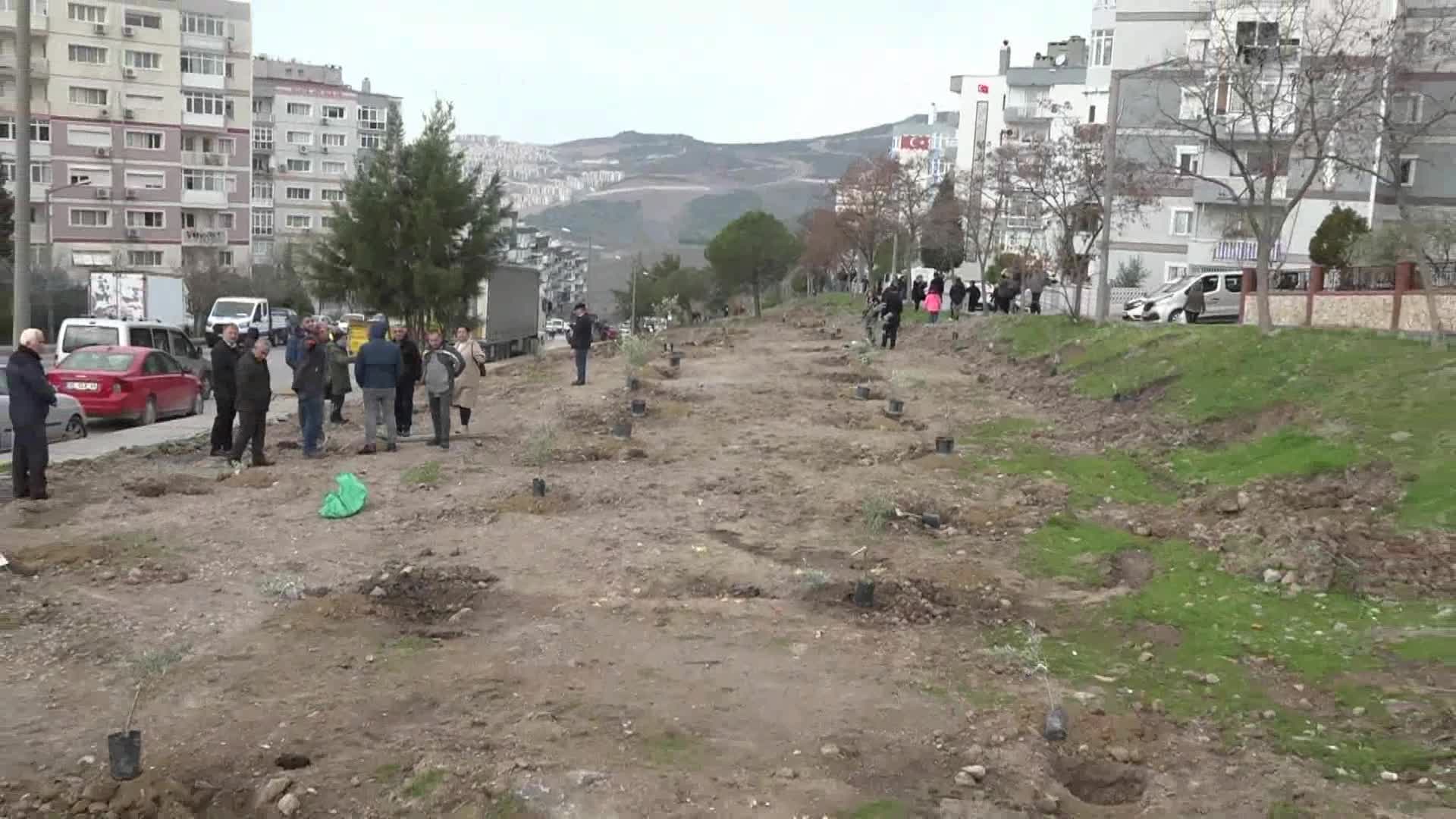 BORNOVA’DA AĞAÇ SAHİPLENDİRME