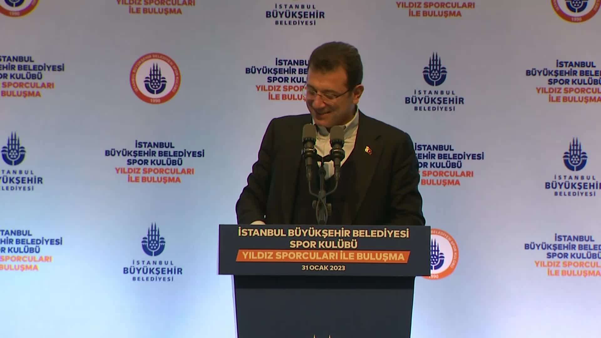 İMAMOĞLU, GENÇ SPORCULARLA BULUŞTU: “2036 DÜNYA OLİMPİYATLARI’NI BU ŞEHİRDE GERÇEKLEŞTİRMEK İÇİN ÇOK ÇALIŞACAĞIZ”