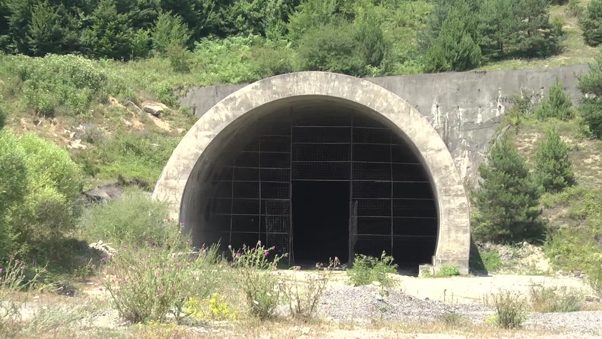 BOLU BELEDİYE BAŞKANI ÖZCAN, ATIL DURUMDAKİ TÜNELLERE TALİP OLDU