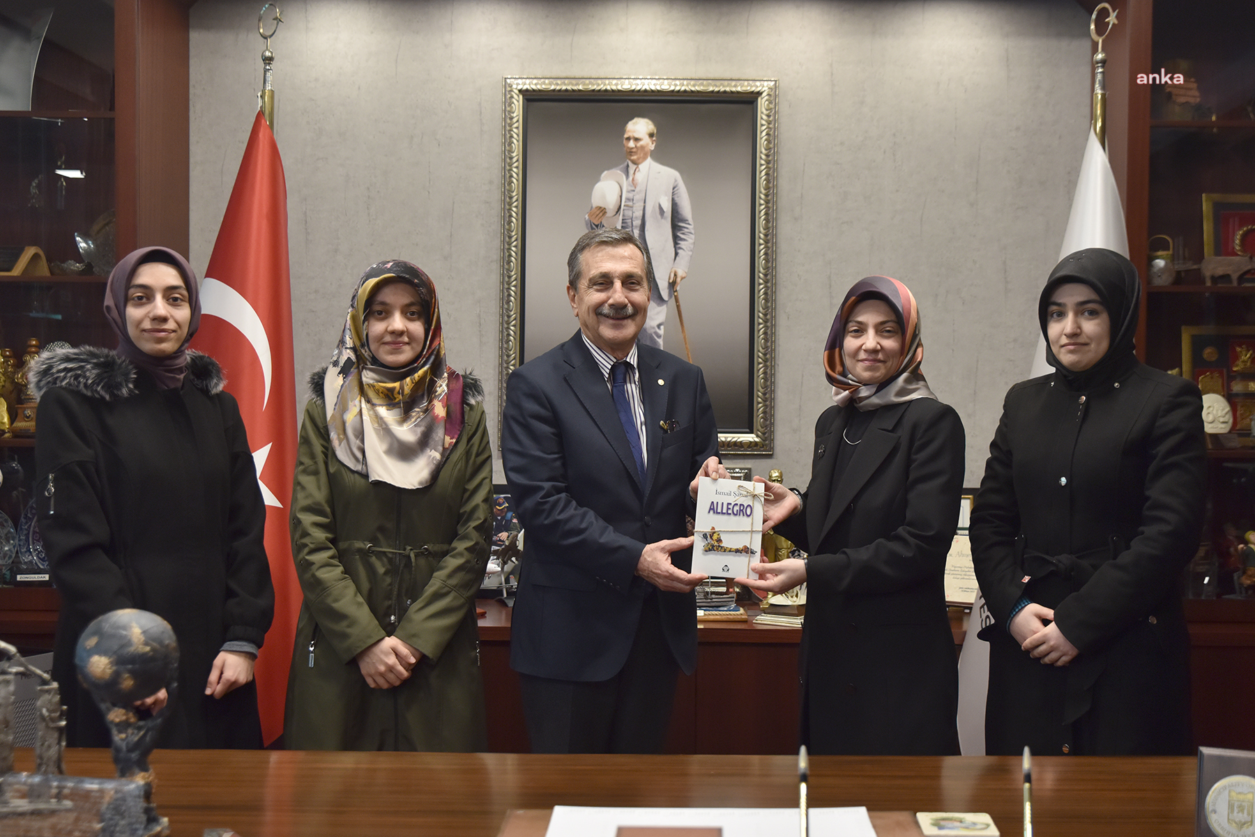 TEPEBAŞI BELEDİYE BAŞKANI ATAÇ, SAADET PARTİSİ KADIN GENÇLİK KOLLARINI AĞIRLADI