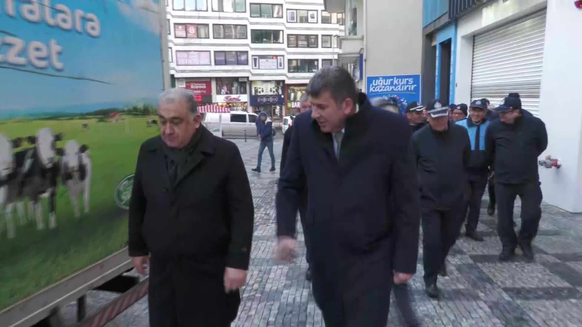 ŞERDİL DARA ODABAŞI, KADIKÖY’DE KALDIRIMLARI İŞGAL EDEN MOTOSİKLETLERE KARŞI DENETİM YAPTI: “KALDIRIMLARI ÖZGÜRLEŞTİRECEĞİZ VE YAYALARIN GEÇİŞİNE ENGEL HİÇBİR ŞEY OLMAYACAK”
