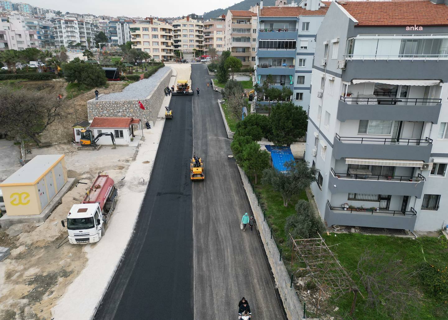 KUŞADASI EKİPLERİ, TÜTÜNCÜLER KAVŞAĞI’NDAKİ YOL GENİŞLETME ÇALIŞMALARINDA SONA YAKLAŞTI