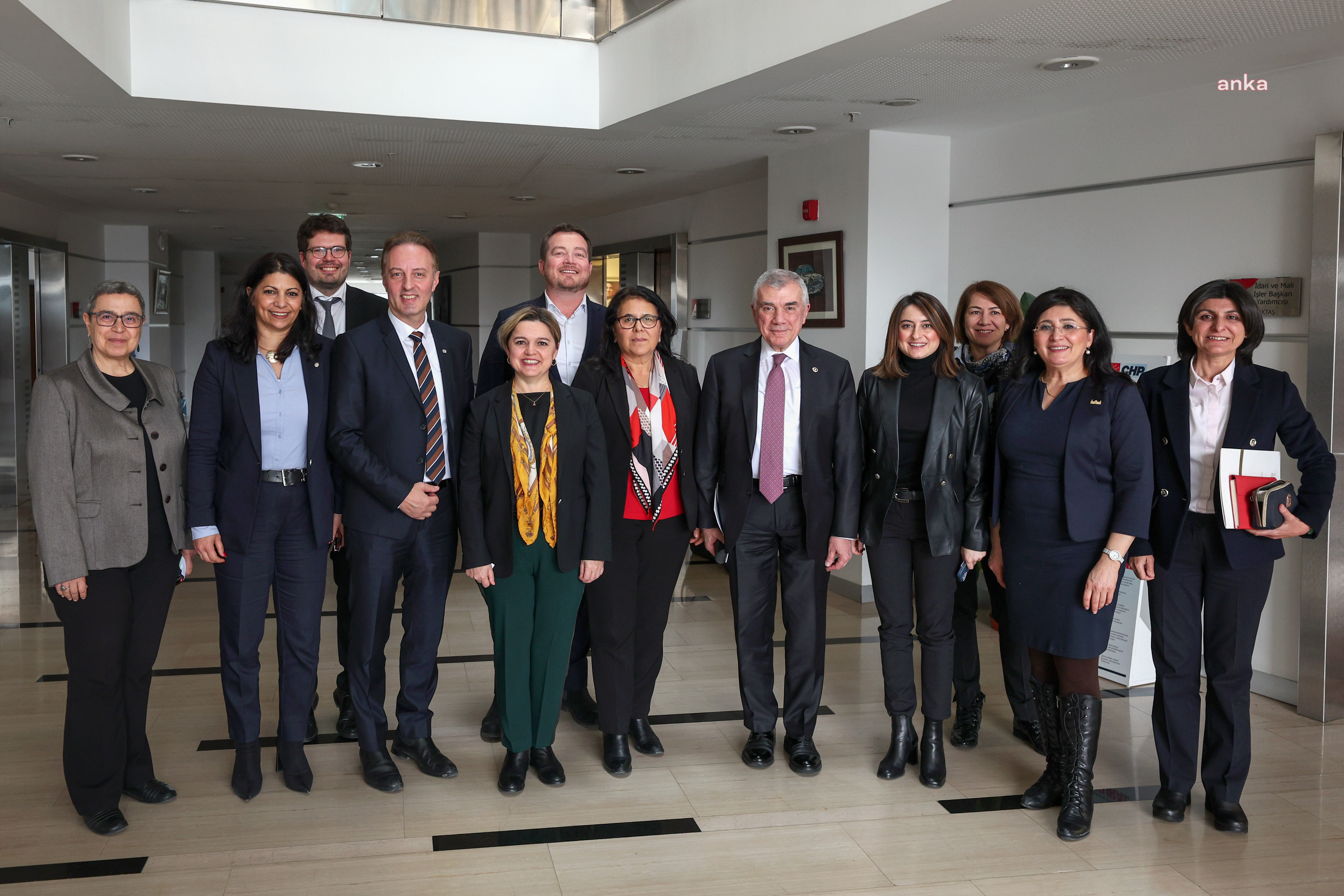 ALMAN SOSYAL DEMOKRAT PARTİSİ MİLLETVEKİLLERİ CHP GENEL MERKEZİNDE
