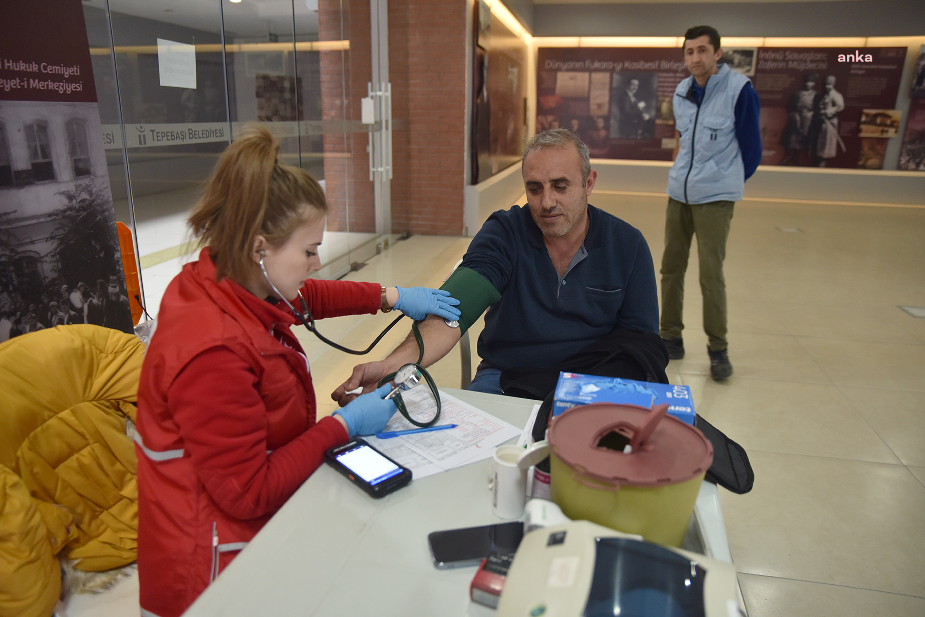 TEPEBAŞI PERSONELİNDEN KIZILAY'IN KAMPANYASINA DESTEK