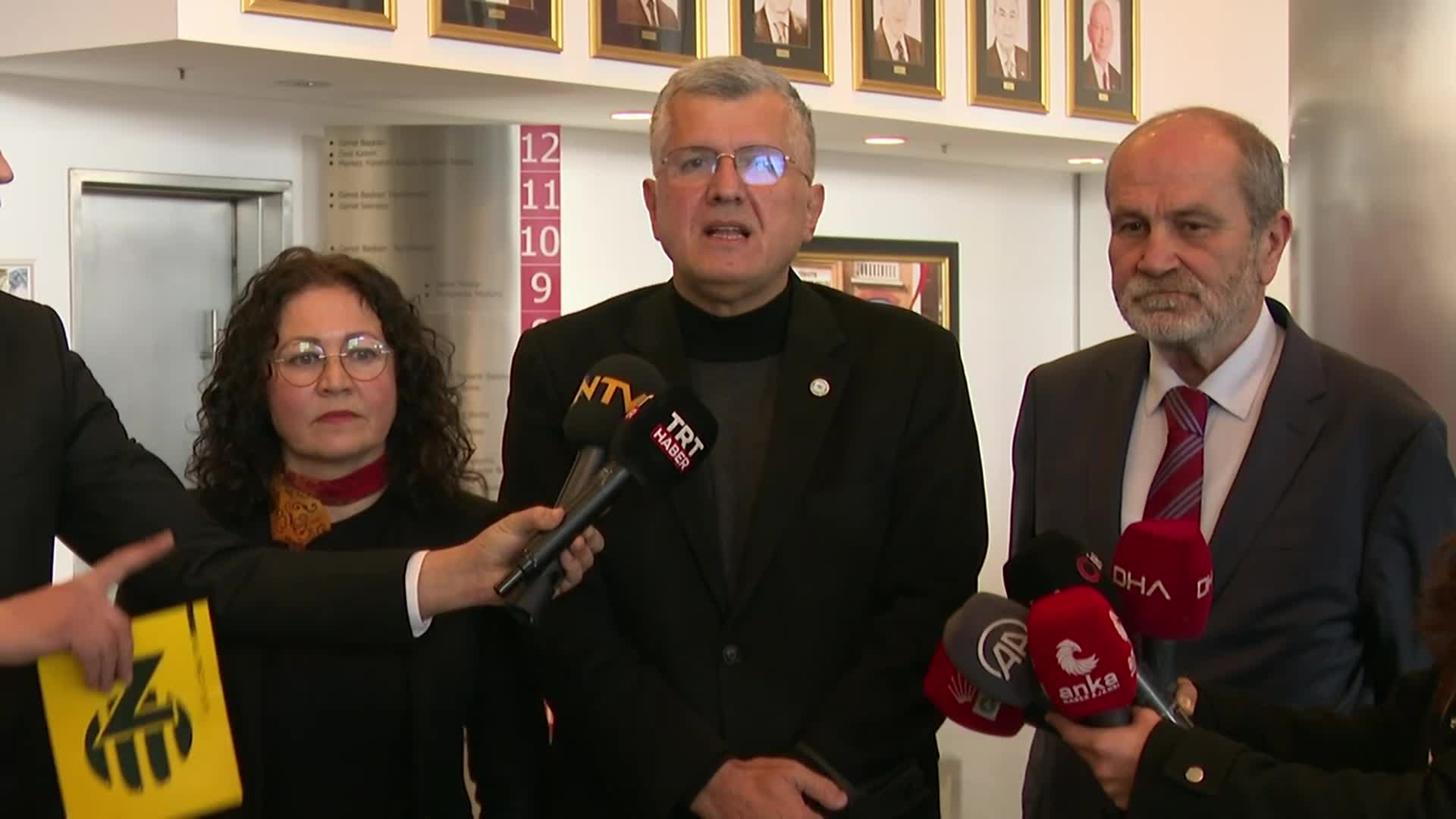 SOL PARTİ'DEN KILIÇDAROĞLU'NA ZİYARET... İSMAİL HAKKI TOMBUL: “TÜM MUHALİF KESİMLERİN TALEPLERİNİ GÖREN BİR MÜCADELE SÜRECİNİN ÖRGÜTLENMESİ ÖNEMLİ”