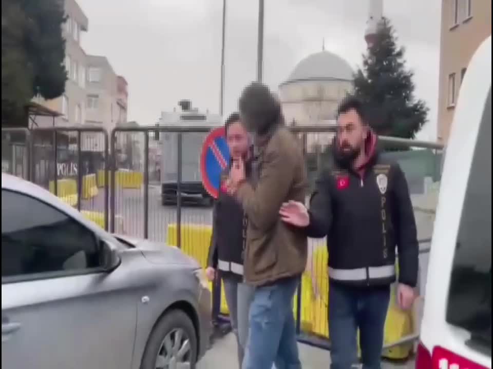 KÜÇÜKÇEKMECE'DE KEDİYE EZİYET EDEN KİŞİ, SAVCILIĞIN İTİRAZI ÜZERİNE TUTUKLANDI