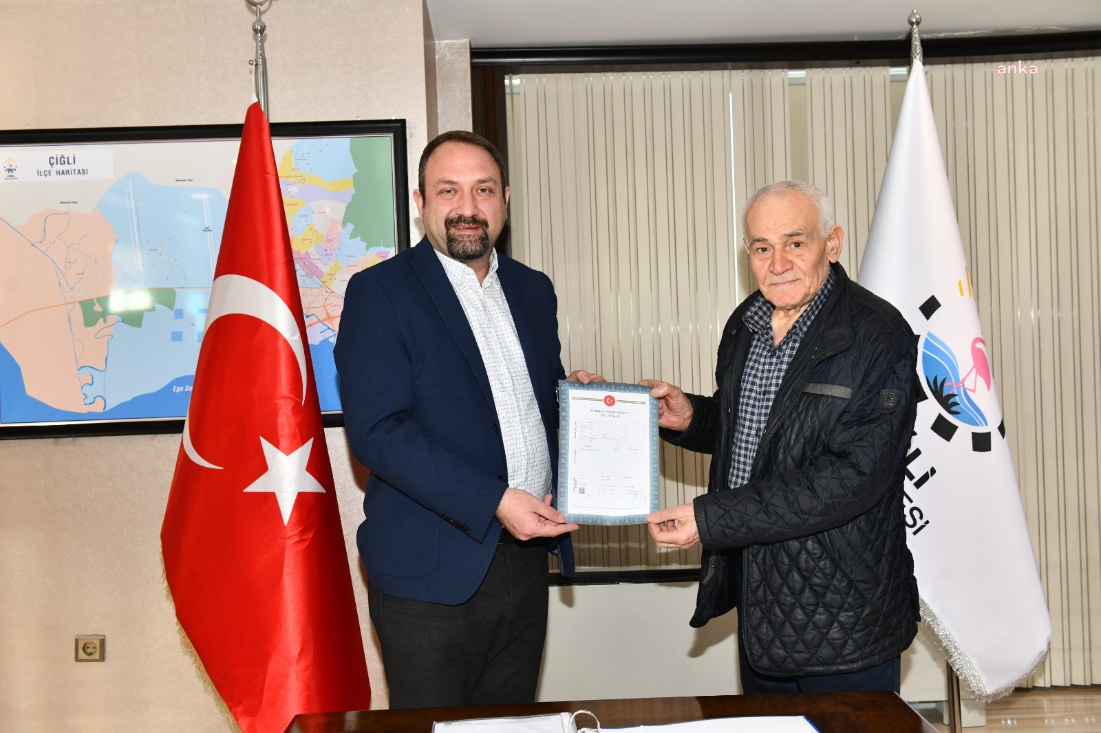 ÇİĞLİ'NİN SASALI MAHALLESİ'NDE İMAR SORUNU ÇÖZÜLDÜ: MÜLK SAHİPLERİ TAPULARINA KAVUŞTU