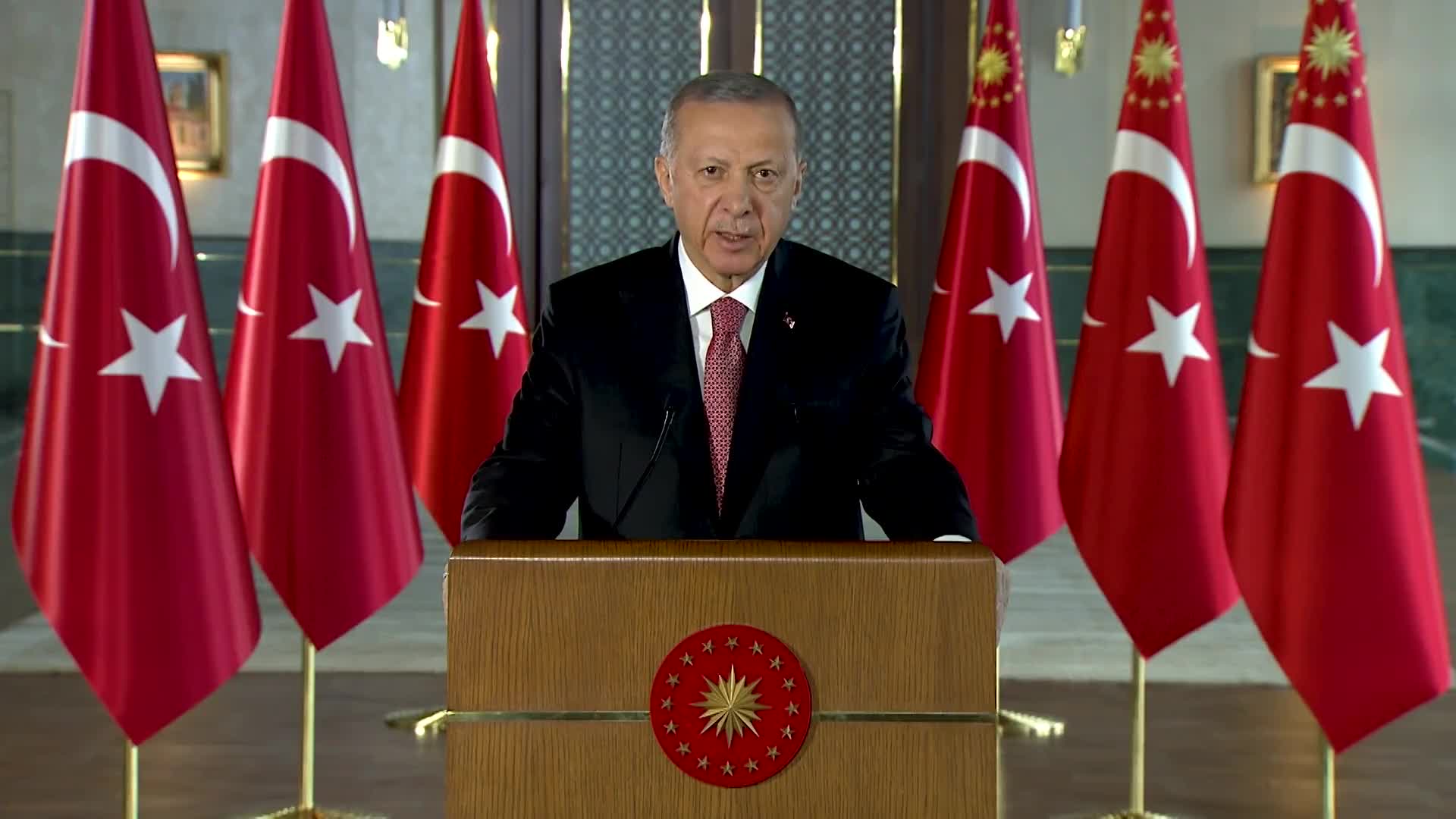 ERDOĞAN’DAN GENÇLERE: YETER Kİ SİZ ÇALIŞIN, ÜRETİN, HAYAL KURUN, GELECEĞE DAİR UMUTLARINIZI ASLA KAYBETMEYİN