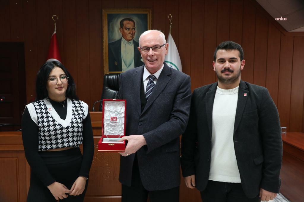 ODUNPAZARI BELEDİYE BAŞKANI KURT, HALKÇI LİSELİLERLE BULUŞTU
