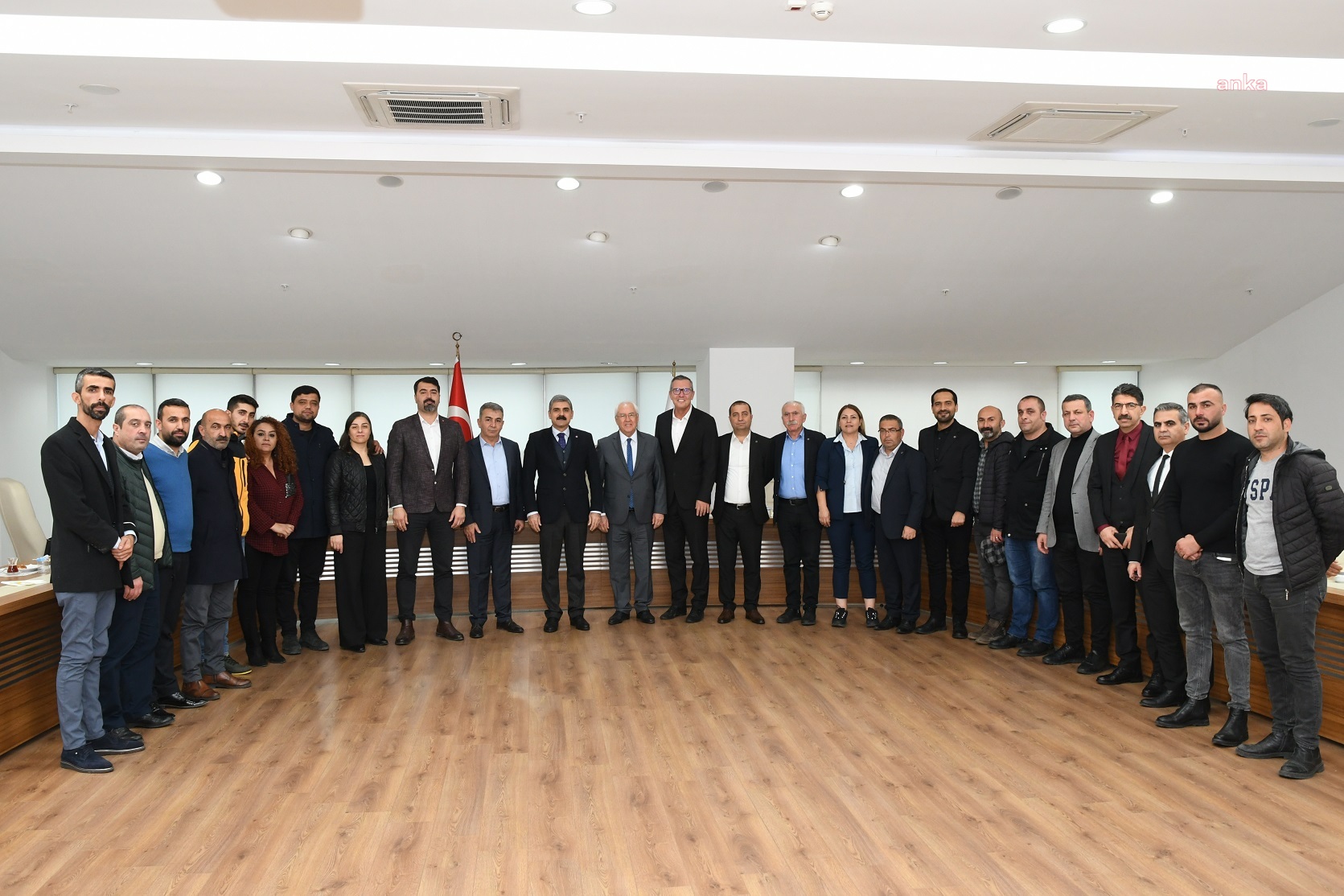 KARABAĞLAR'DA TOPLU İŞ SÖZLEŞMESİ SEVİNCİ