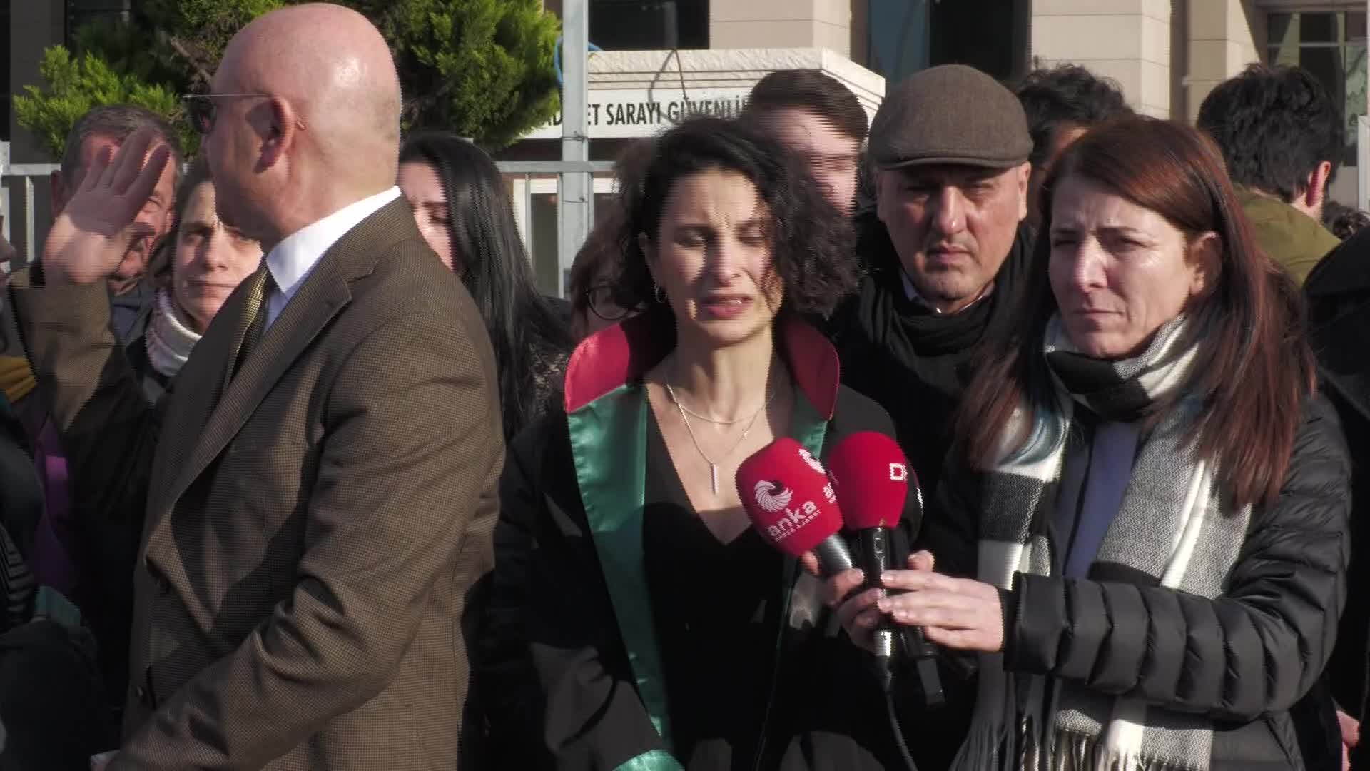 BOĞAZİÇİ ÜNİVERSİTESİ ÖĞRENCİLERİ HAKKINDA VERİLEN HAPİS CEZASINA, ADLİYE ÖNÜNDE TEPKİ: "HÂKİM CEBİNDEN ÇIKARTTIĞI BİR KARARLA BUGÜN CEZA VERDİ"
