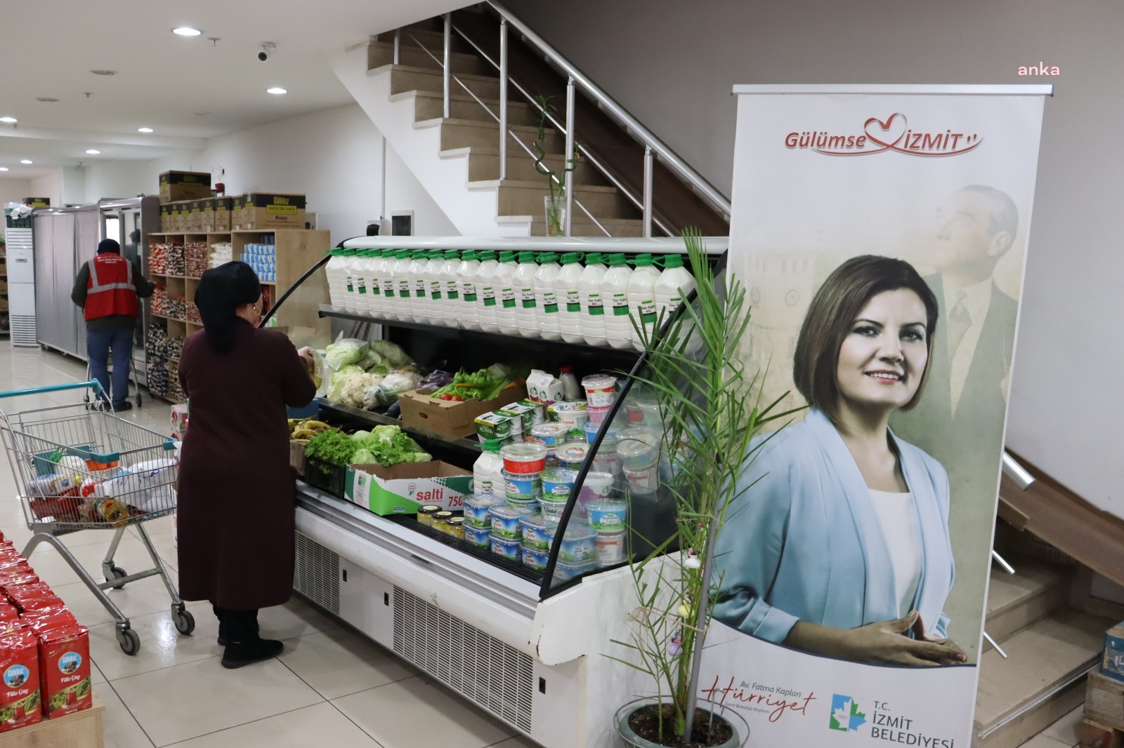 İZMİT BELEDİYESİ GIDA BANKASI, İHTİYAÇ SAHİPLERİNİN YANINDA OLMAYA DEVAM EDİYOR