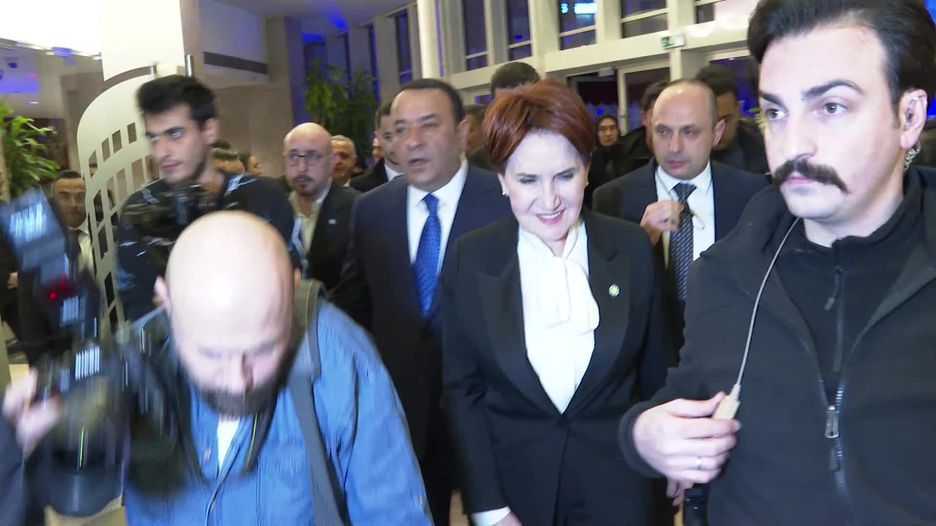 AKŞENER, MEHTAP BERKER VE BERKAY İPEK ÇİFTİNİN DÜĞÜN TÖRENİNE KATILDI