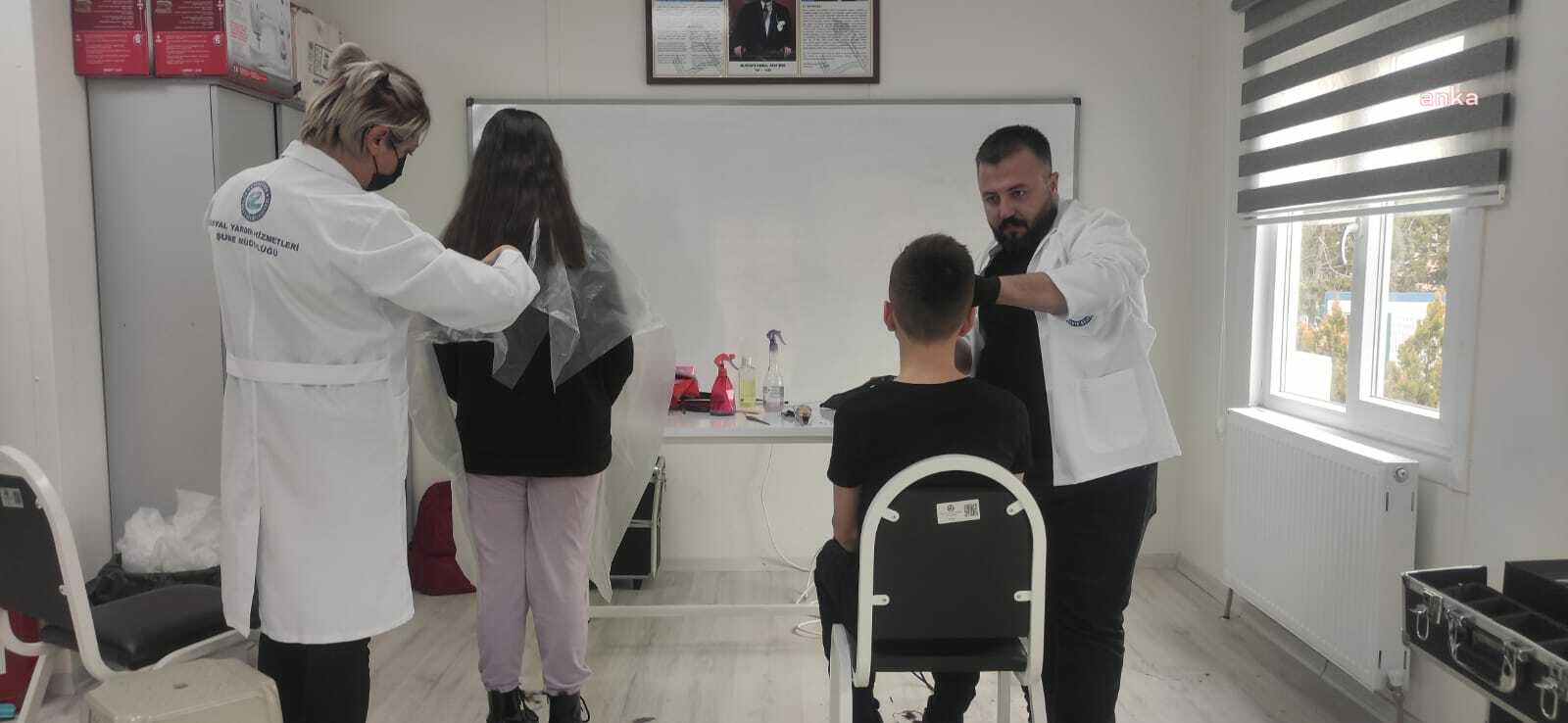 ESKİŞEHİR BÜYÜKŞEHİR, ÜCRETSİZ SAÇ KESİMİ HİZMETİYLE YÜZLERCE ÖĞRENCİYE ULAŞTI