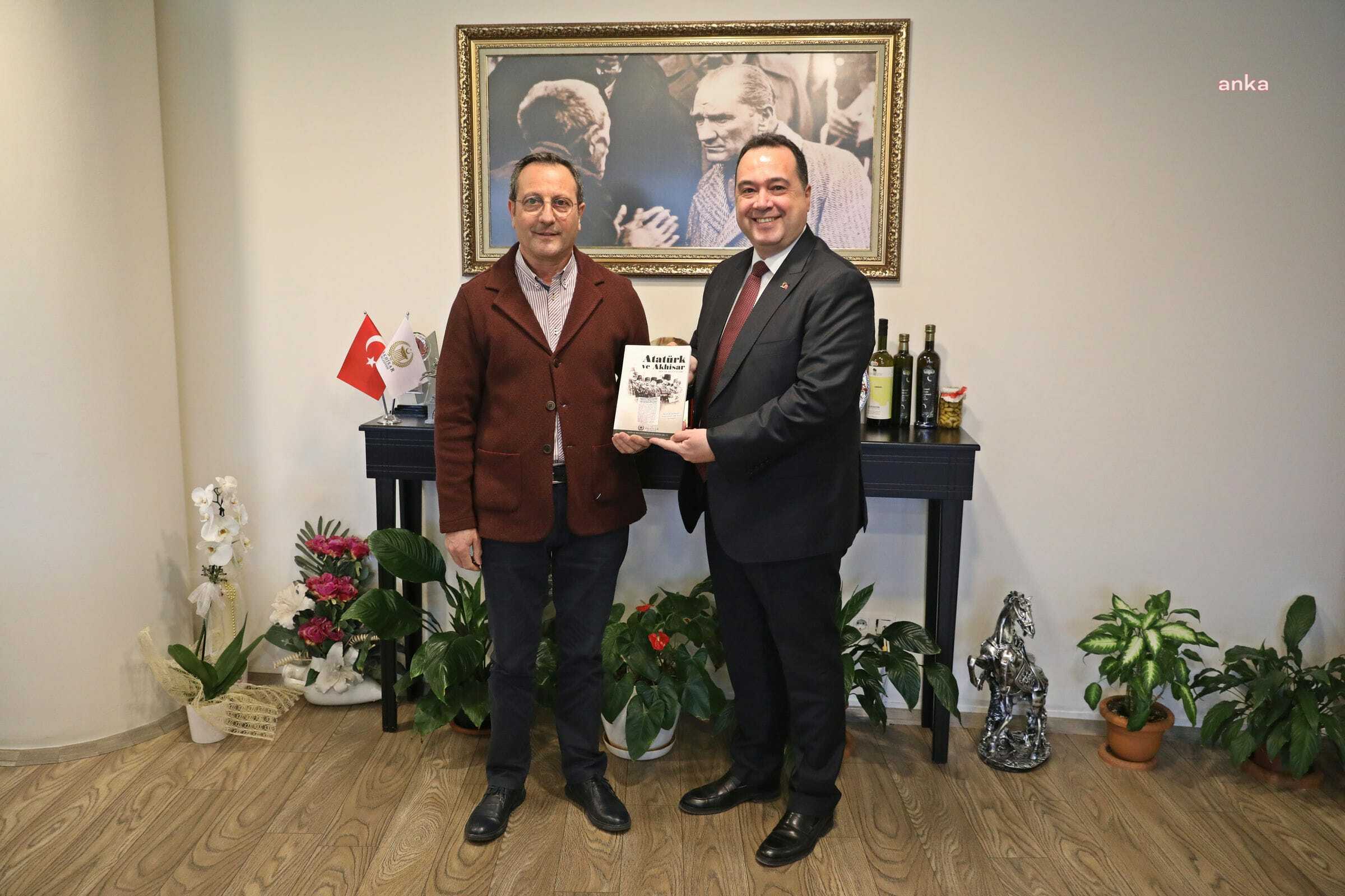 ATATÜRK’ÜN AKHİSAR’A GELİŞİNİN 100’ÜNCÜ YILINA ÖZEL KİTAP