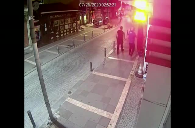 ŞİLE’DE TÜRK BAYRAĞINI YERE ATAN ŞAHIS TUTUKLANDI