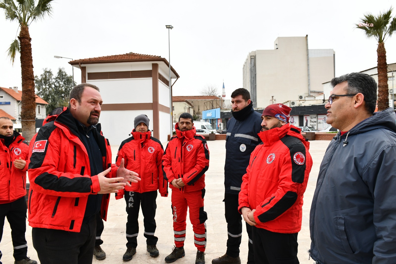 İZMİR ÇİĞLİ BELEDİYESİ’NDEN DEPREMZEDELERE YARDIM ELİ