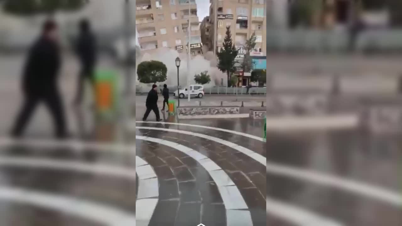 ŞANLIURFA HALİLİYE’DE BİR APARTMANIN YIKILMA ANI KAMERALARA YANSIDI