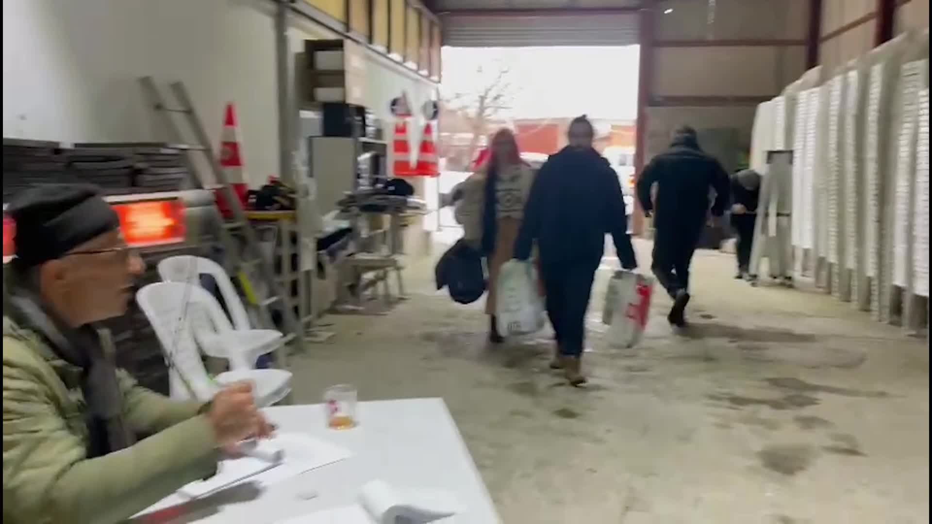 7,7 BÜYÜKLÜĞÜNDEKİ DEPREM 10 İLİ VURDU... YARDIM KAMPANYASI BAŞLATAN SARIYER BELEDİYESİ İHTİYAÇ LİSTESİ YAYINLADI