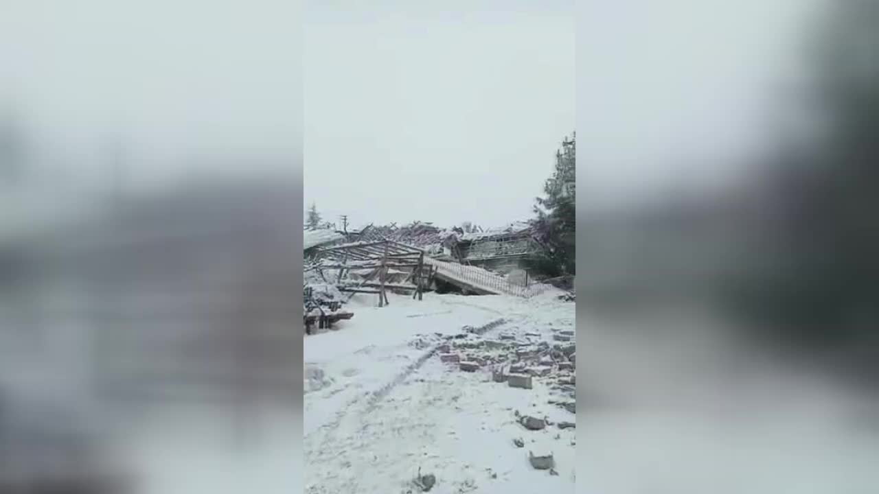 7,7 BÜYÜKLÜĞÜNDEKİ DEPREM 10 İLİ VURDU… MALATYA ÖREN KASABASINDA EVLER YIKILDI