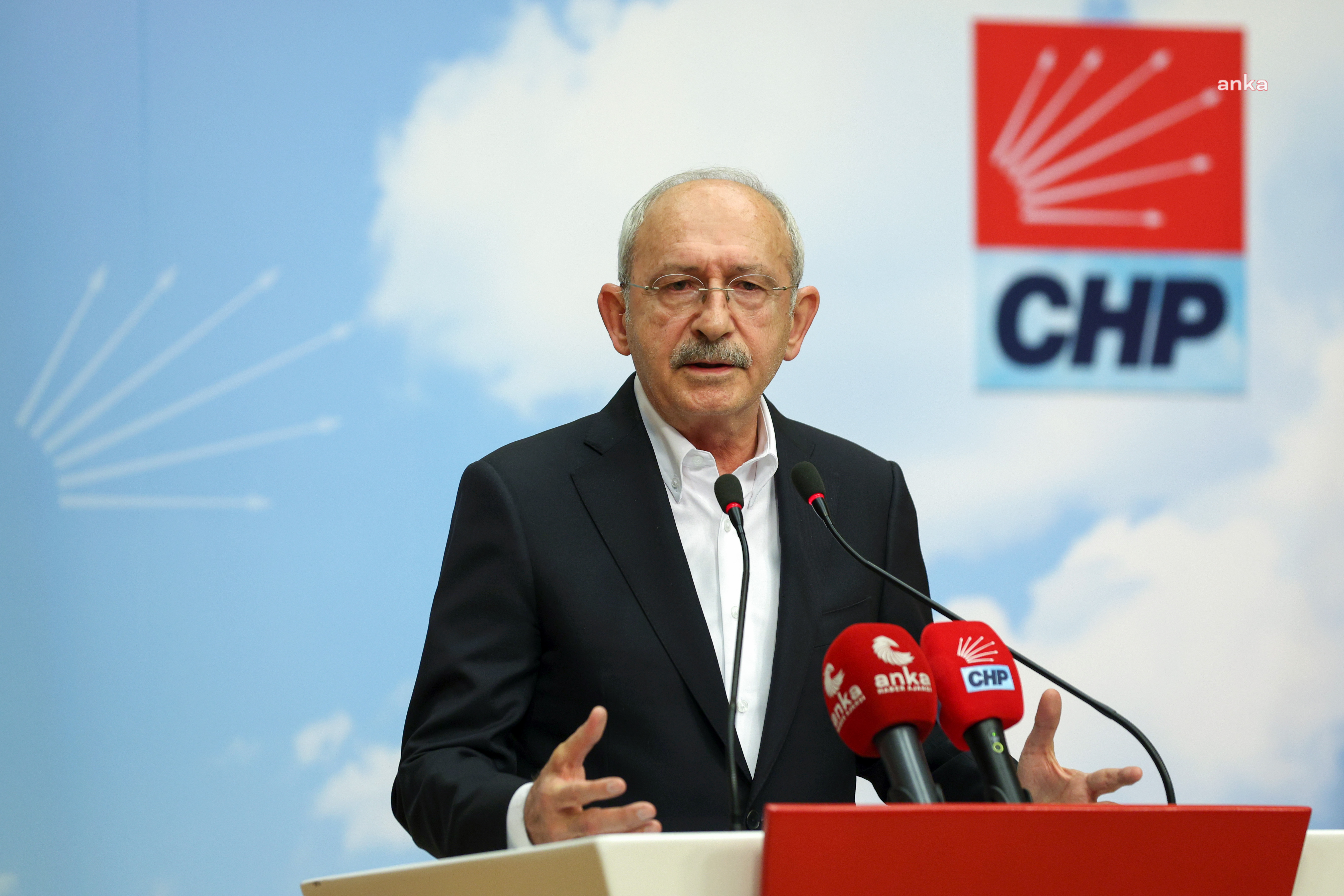 7,7 BÜYÜKLÜĞÜNDEKİ DEPREM 10 İLİ VURDU… KILIÇDAROĞLU: "GÜN HEPİMİZİN ORTAK ÇALIŞMA VE ORTAK MÜCADELE ETME GÜNÜDÜR"