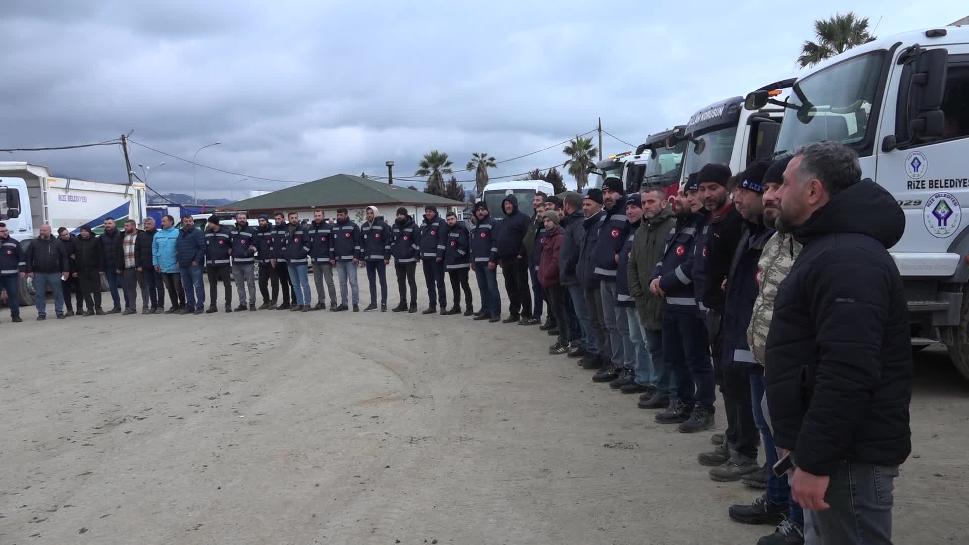 RİZE BELEDİYESİ EKİPLERİ DEPREM BÖLGESİNE DOĞRU YOLA ÇIKTI
