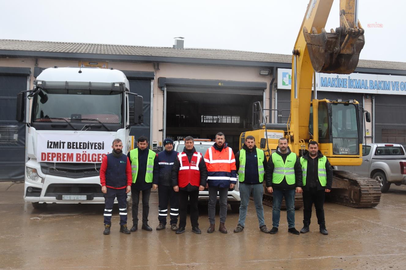 İZMİT BELEDİYESİ’NİN İŞ MAKİNELERİ, DEPREM BÖLGESİNE DOĞRU YOLA ÇIKTI