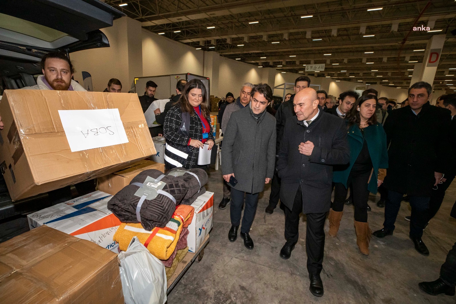 BAŞKAN SOYER YARDIMLARIN TOPLANDIĞI FUAR İZMİR'İ ZİYARET ETTİ