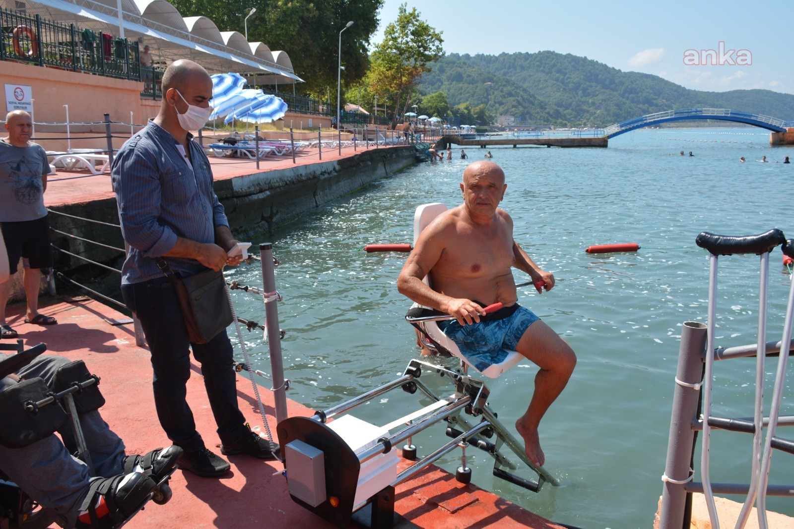 KDZ.EREĞLİ'DEKİ BARIŞ PLAJI’NDA ENGELLİ ASANSÖRÜ HİZMETTE