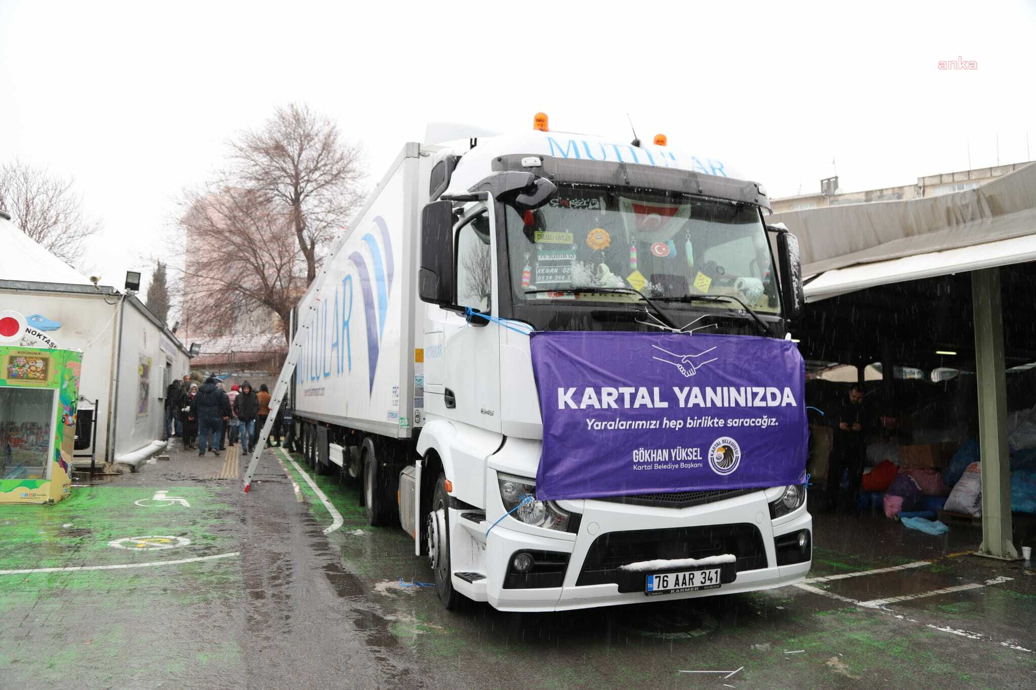 KARTAL BELEDİYESİ’NİN YARDIM TIRLARI, DEPREM BÖLGELERİNE HAREKET ETTİ