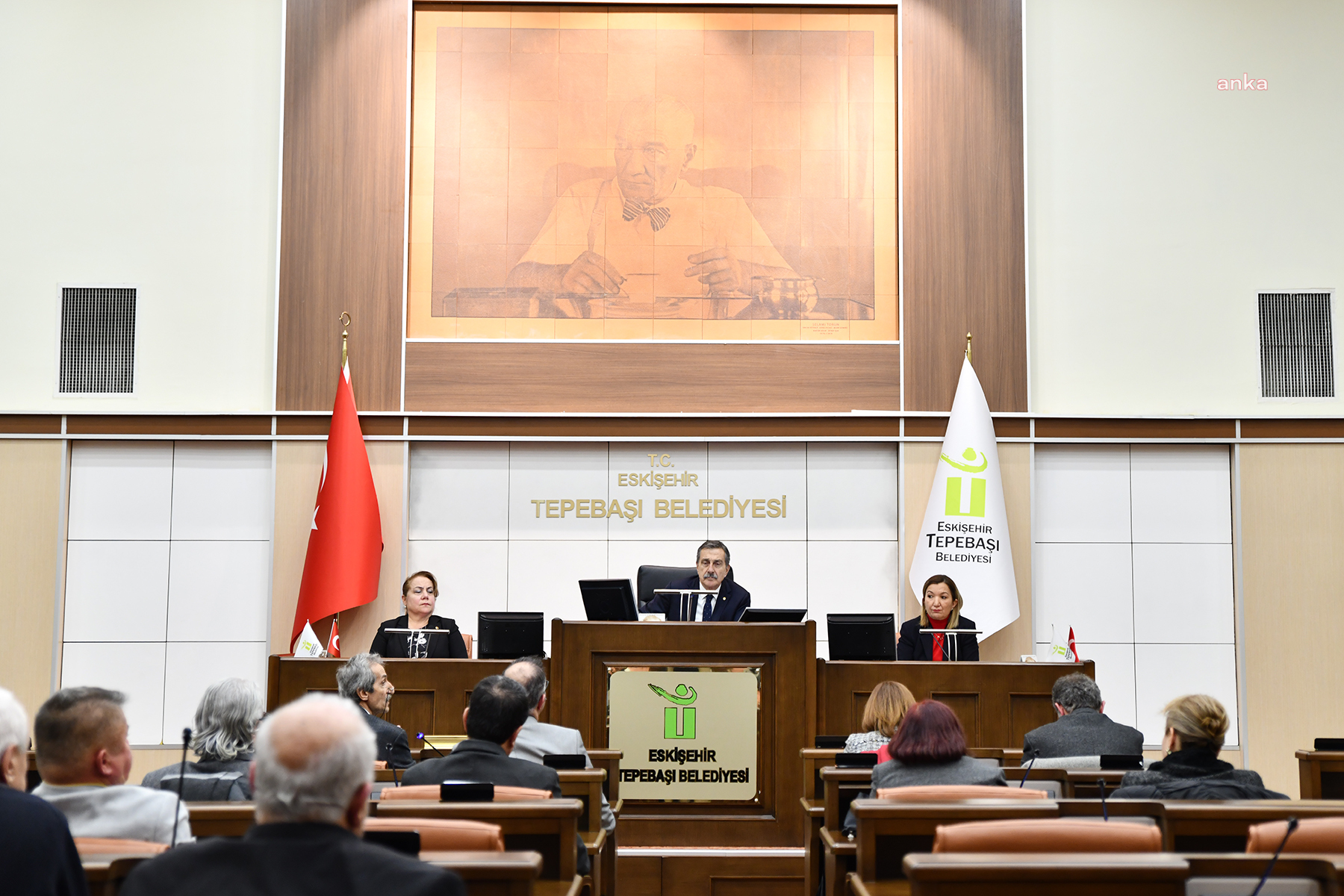 TEPEBAŞI BELEDİYE MECLİSİ ÜYELERİ, OTURUM ÜCRETLERİNİ, DEPREMZEDELERE BAĞIŞLADI