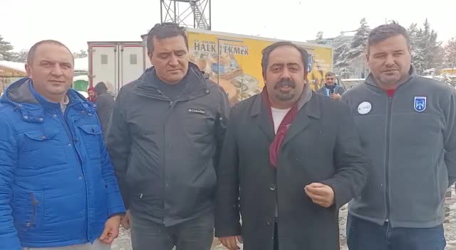 7,7 BÜYÜKLÜĞÜNDEKİ DEPREM 10 İLİ VURDU... CHP MALATYA İL BAŞKANI BARIŞ YILDIZ: BUGÜN ANKARA BÜYÜKŞEHİR BELEDİYEMİZ 4 BÜYÜK TIRLA EKMEK GÖNDERDİ