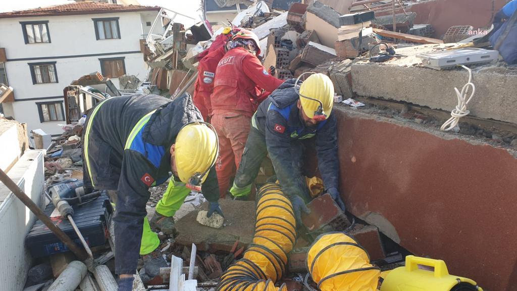 ENERJİ VE TABİİ KAYNAKLAR BAKANLIĞI: “TOPLAM 2103 MADENCİ ARAMA VE KURTARMA ÇALIŞMALARINA KATILMAK İÇİN AFAD KOORDİNASYONUNDA BÖLGEYE İNTİKAL ETTİ”