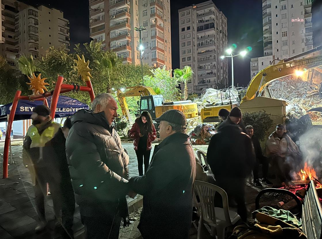 ADANA BÜYÜKŞEHİR BELEDİYE BAŞKANI KARALAR, ARAMA KURTARMA ÇALIŞMALARINI SAHADA TAKİP ETTİ