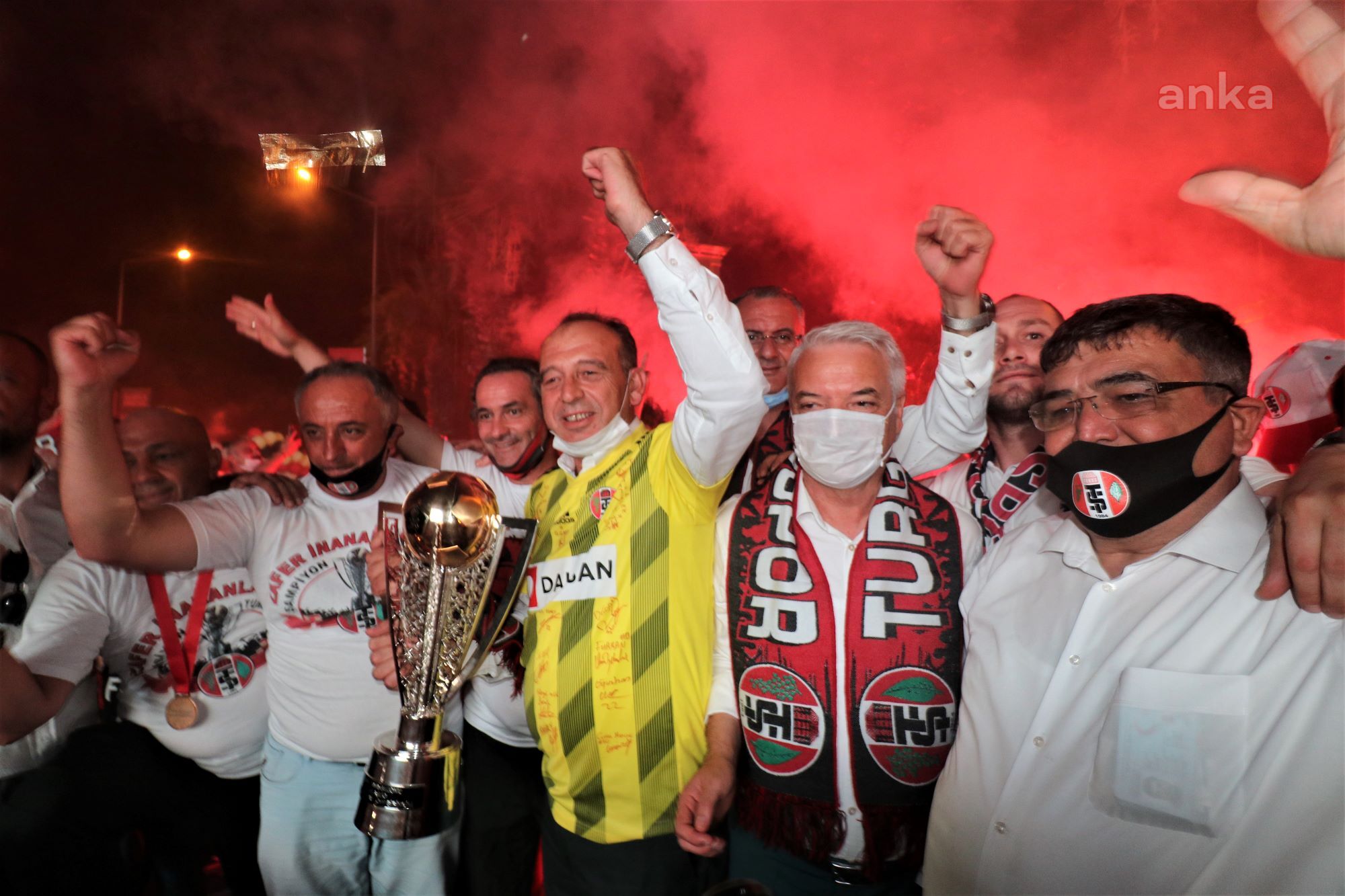 TURGUTLUSPOR'UN ŞAMPİYONLUĞU, BÜYÜK COŞKUYLA KUTLANDI