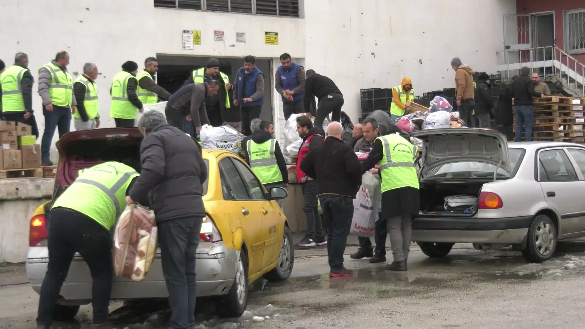 MANSUR YAVAŞ’TAN DEPREM BÖLGESİ İÇİN ÇAĞRI: “SU VE GIDA İHTİYACI DEVAM EDİYOR. TÜM VATANDAŞLARIMIZI SU VE KONSERVE DESTEĞİ İÇİN BELKO SOĞUK HAVA DEPOSU’NA DAVET EDİYORUM”